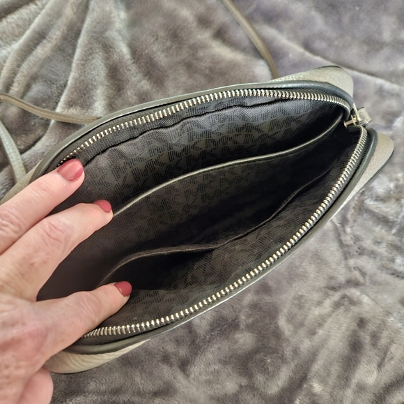 Michael Kors crossbody - Picture 4 of 4